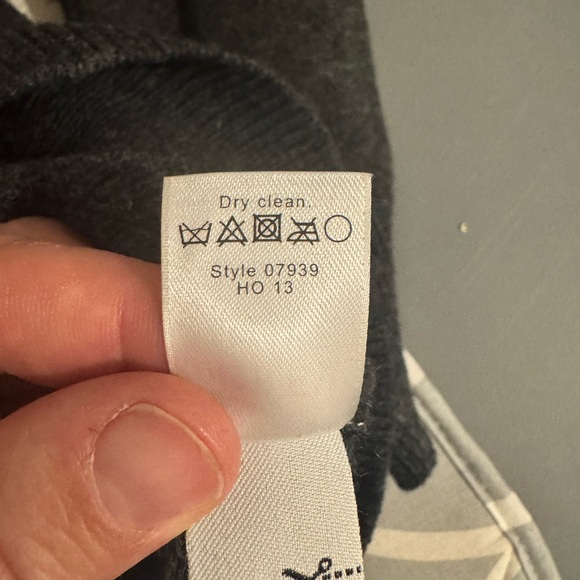 305- J Crew 100% lambs wool crew neck sweater - Picture 11 of 11